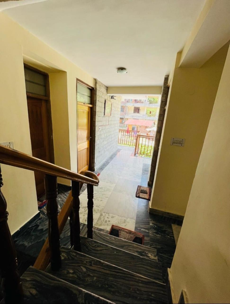 Hotel Hadimba Regency ! Free 4 Wheeler Parking ! Mountain View Rooms ! Near Mall Road Manali Buitenkant foto