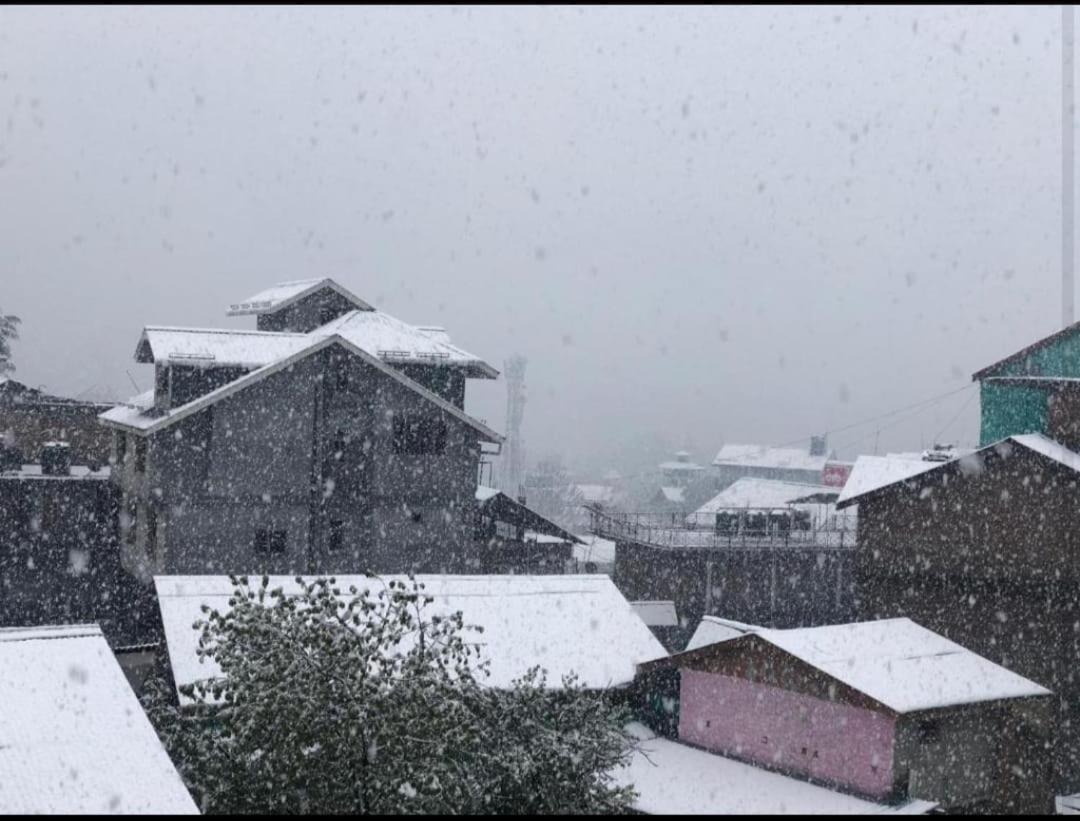 Hotel Hadimba Regency ! Free 4 Wheeler Parking ! Mountain View Rooms ! Near Mall Road Manali Buitenkant foto