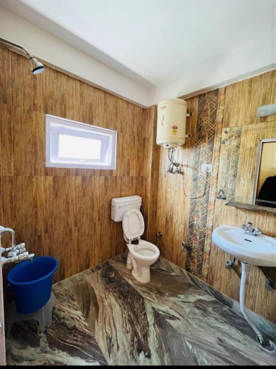 Hotel Hadimba Regency ! Free 4 Wheeler Parking ! Mountain View Rooms ! Near Mall Road Manali Buitenkant foto