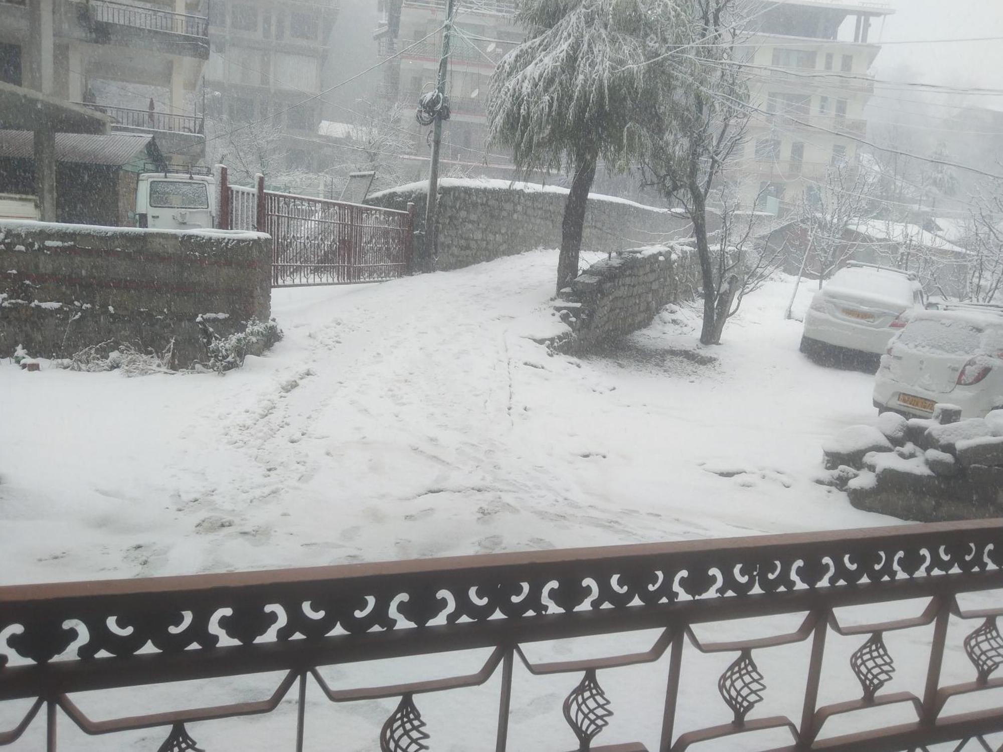 Hotel Hadimba Regency ! Free 4 Wheeler Parking ! Mountain View Rooms ! Near Mall Road Manali Buitenkant foto
